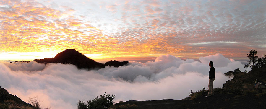 Kawah Plawangan Sembalun ketinggian 2639 meter Gunung Rinjani