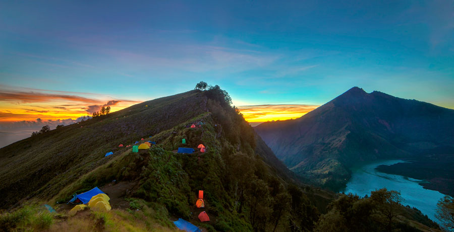 Kawah Plawangan Senaru ketinggian 2641 meter Gunung Rinjani