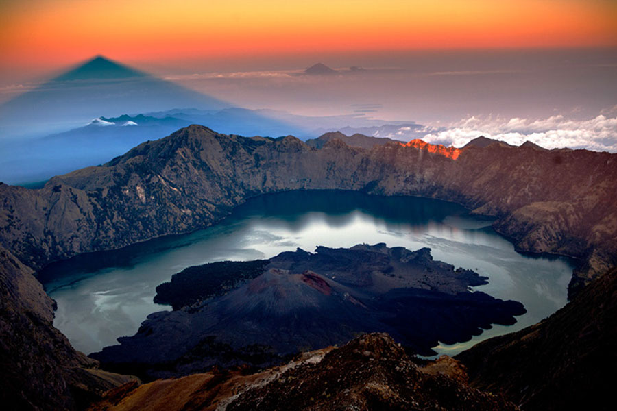 Puncak Gunung Rinjani 3726 meters