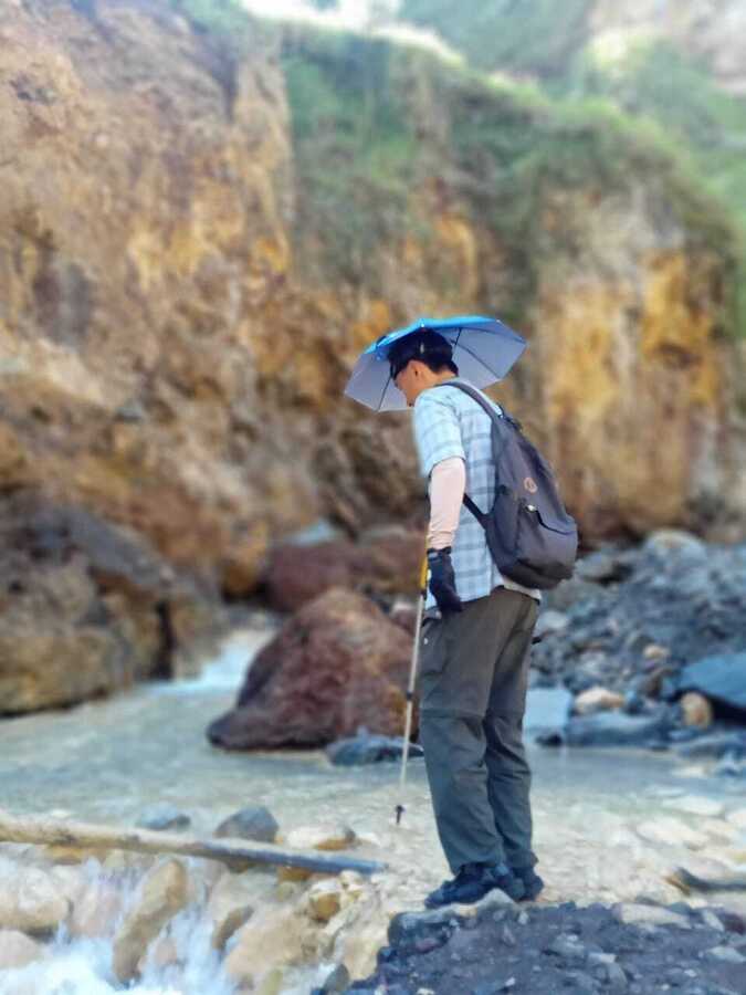 Melawati sepanjang sungai Torean Gunung Rinjani