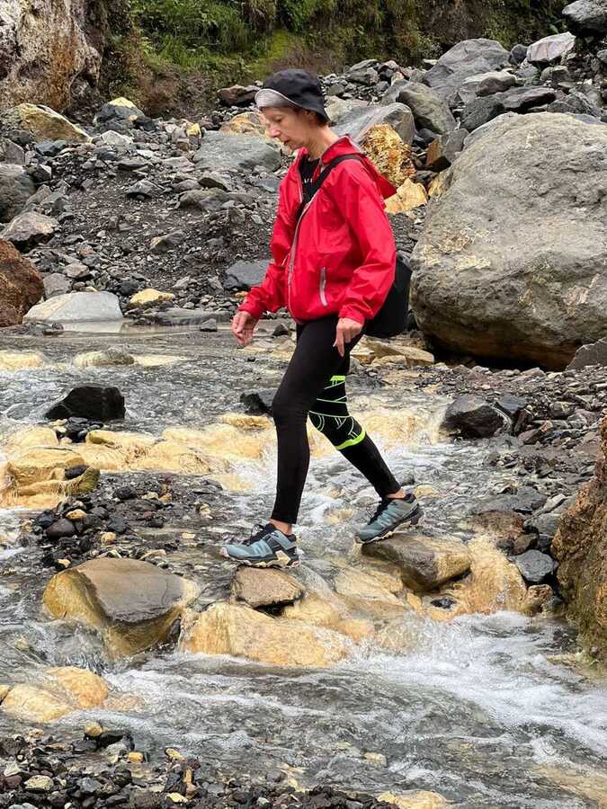 Melawati sepanjang sungai Torean Gunung Rinjani