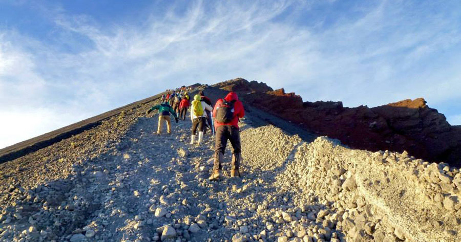 Hiking Mount Rinjani Package 2 days 1 night via Sembalun