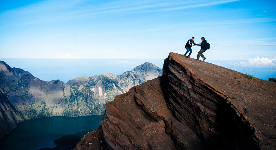 To go Summit of Mount Rinjani 3726 meter