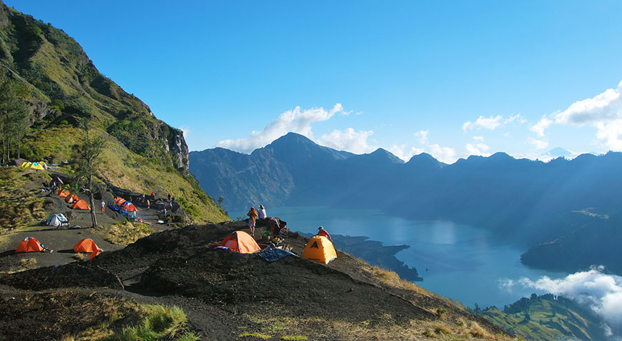 Plawangan Sembalun crater an altitude 2639m
