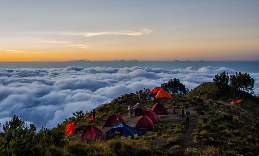 Hiking Mount Rinjani Package 4 days 3 nights via Sembalun