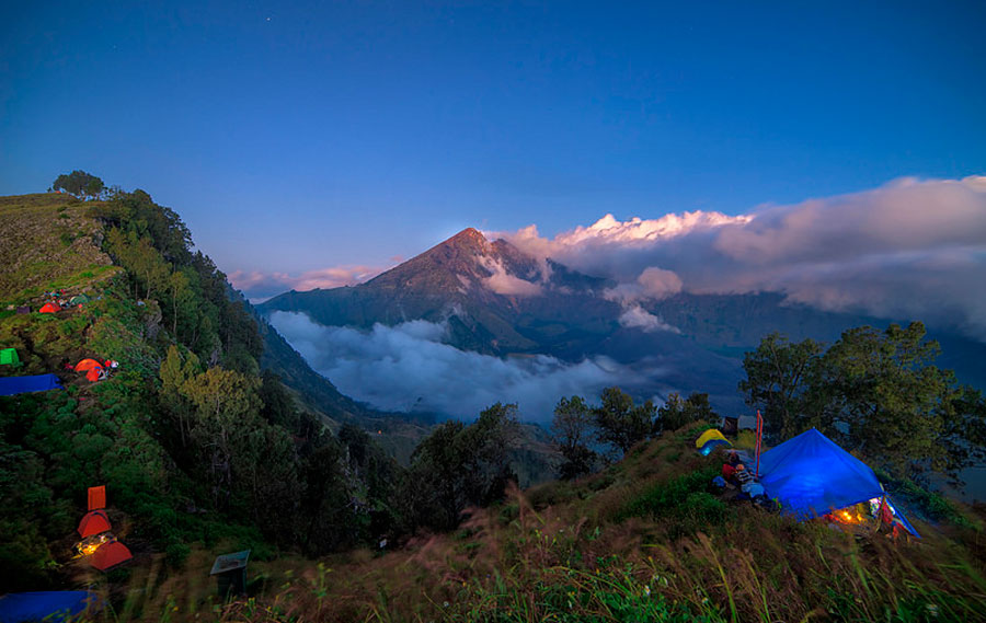 Plawangan Senaru Crater Rim an altitude 2641 meter of Mount Rinjani