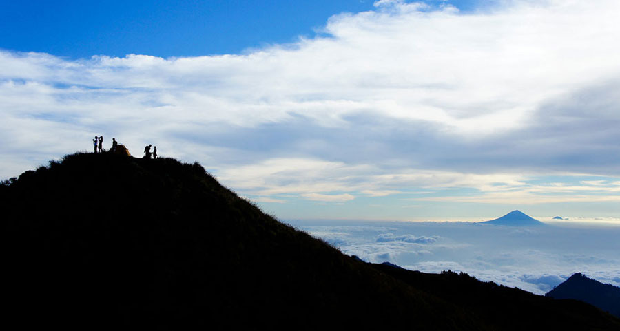 Hiking Mount Rinjani Package 4 days 3 nights Senaru