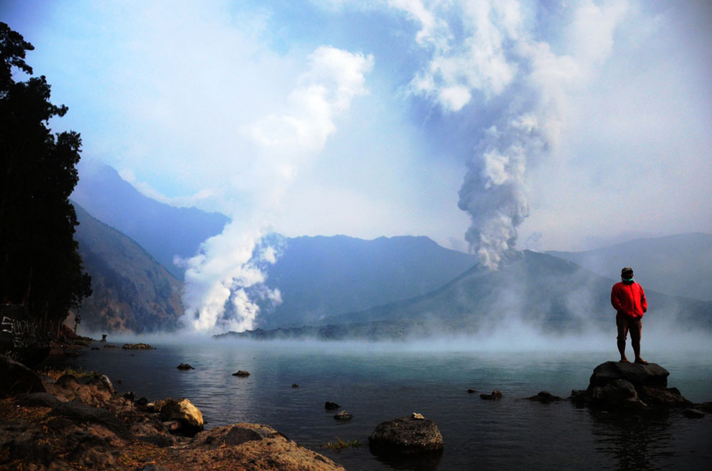 Mount Baru Jari last erupted in 2009–2010 - Mount Rinjani
