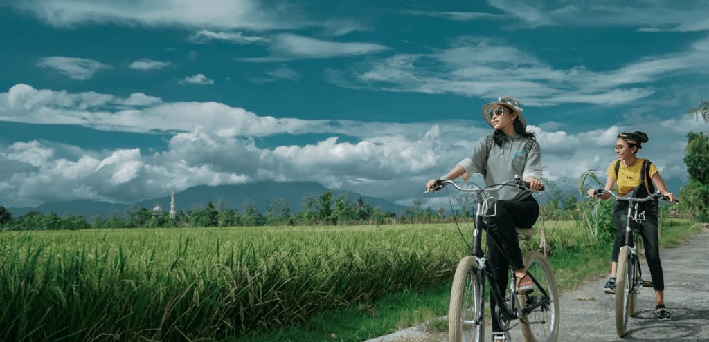 Tours cycling Tetebatu village Lombok Island